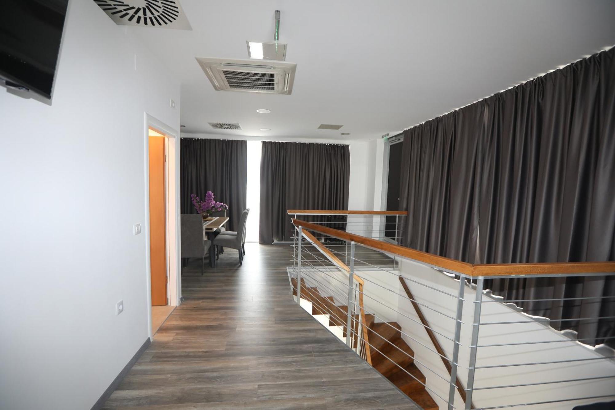 D R Apartment *