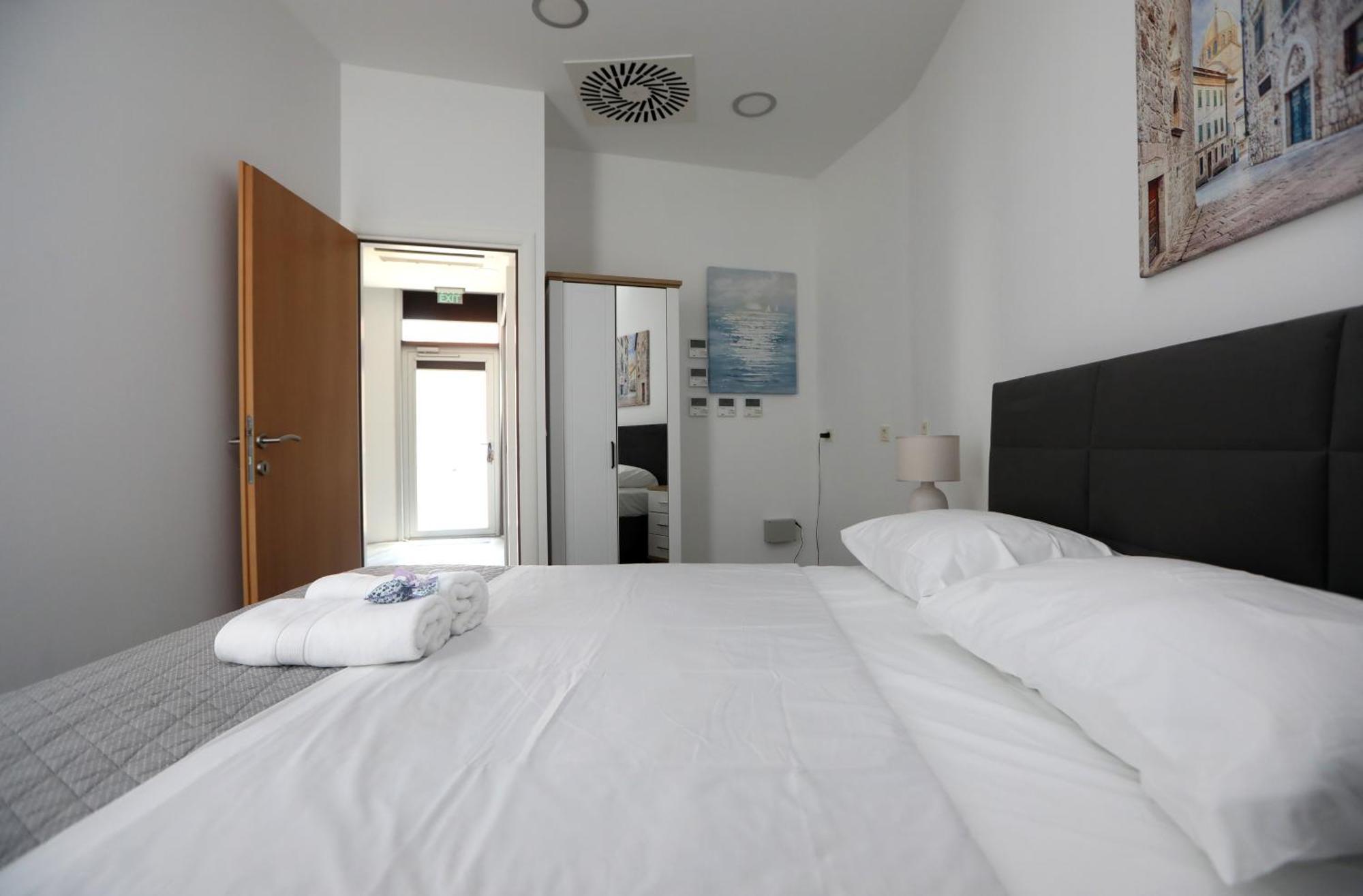 D R Apartment *