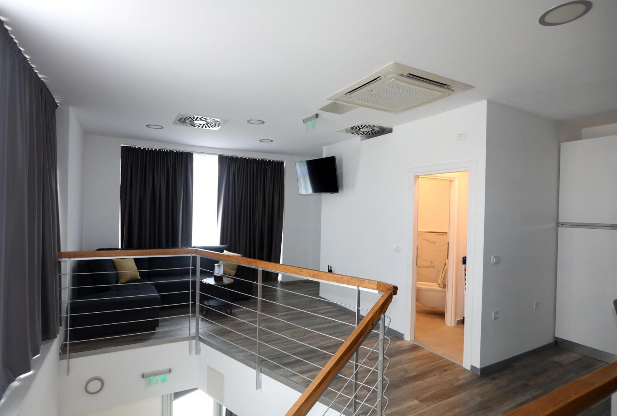 Apartment D R