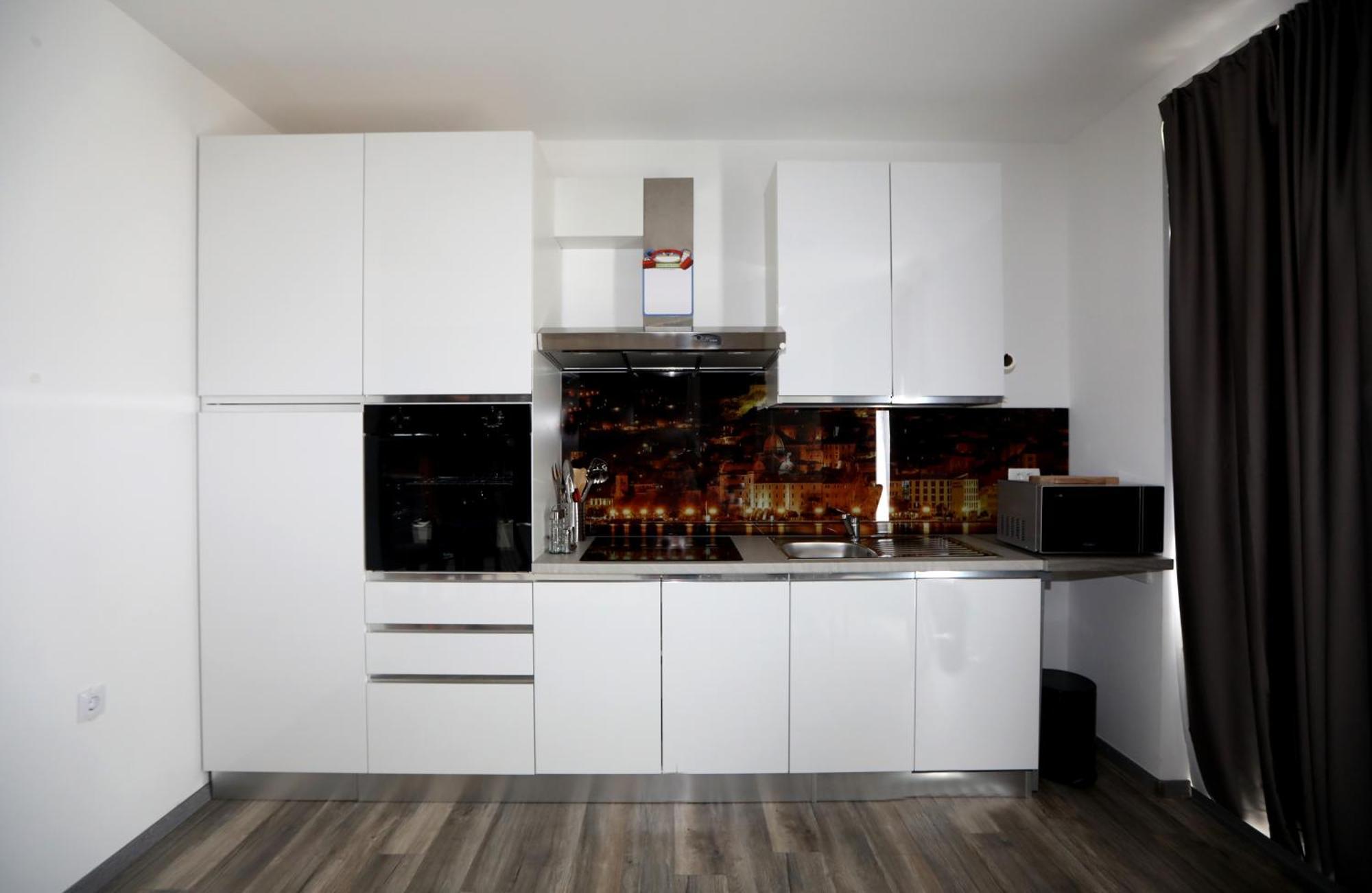 D R Apartment *
